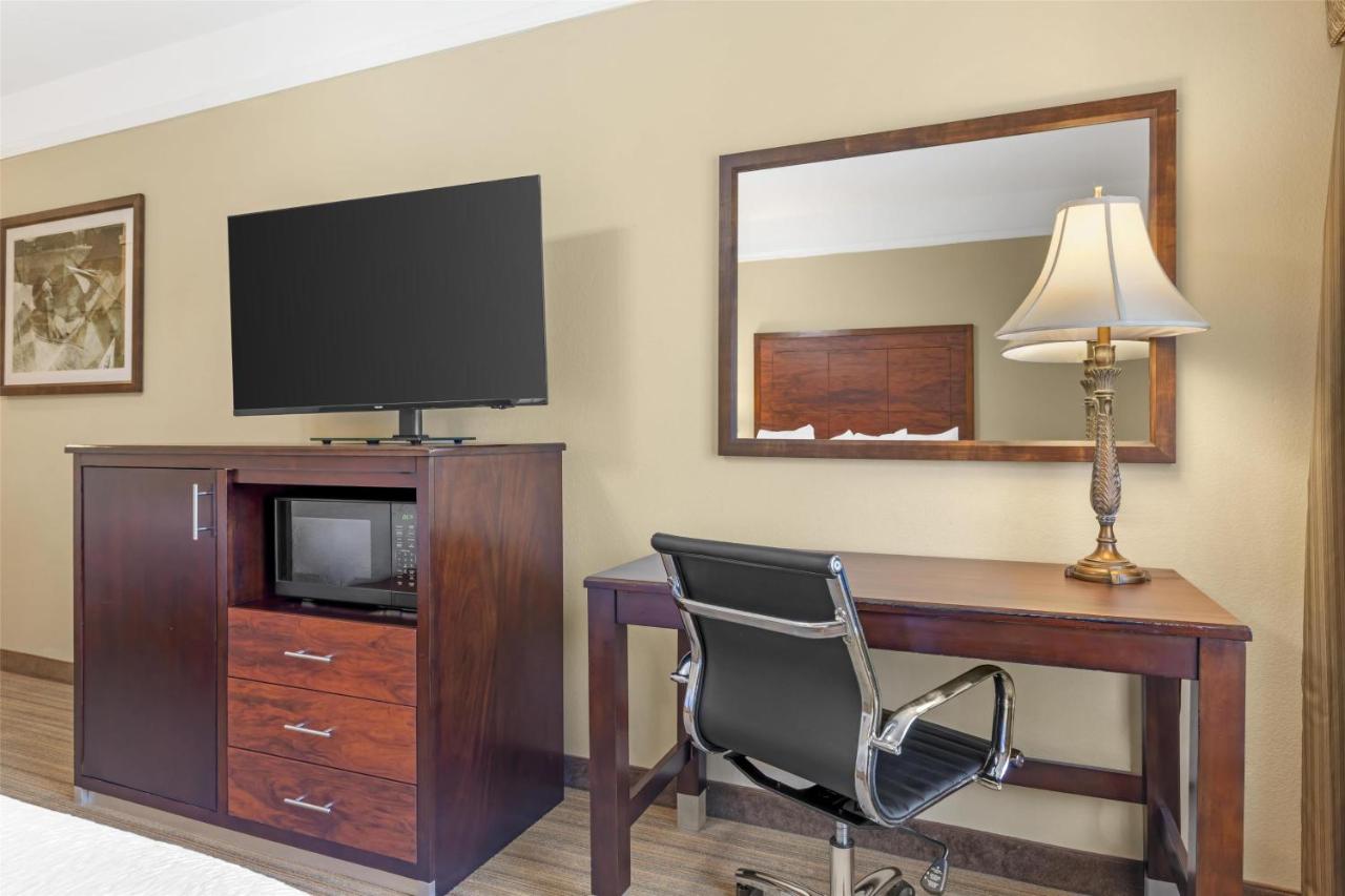 Queen Room with Two Queen Beds - Disability Access/Non-Smoking at Best Western Plus Monica Royale Inn & Suites