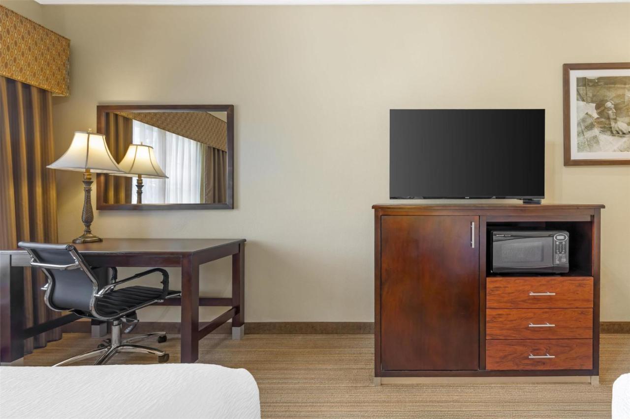 | Best Western Plus Monica Royale Inn & Suites
