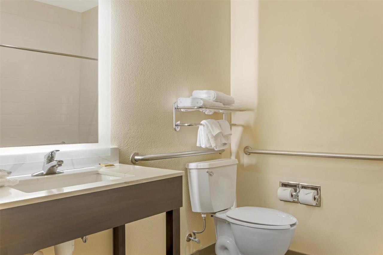 | Best Western Plus Monica Royale Inn & Suites