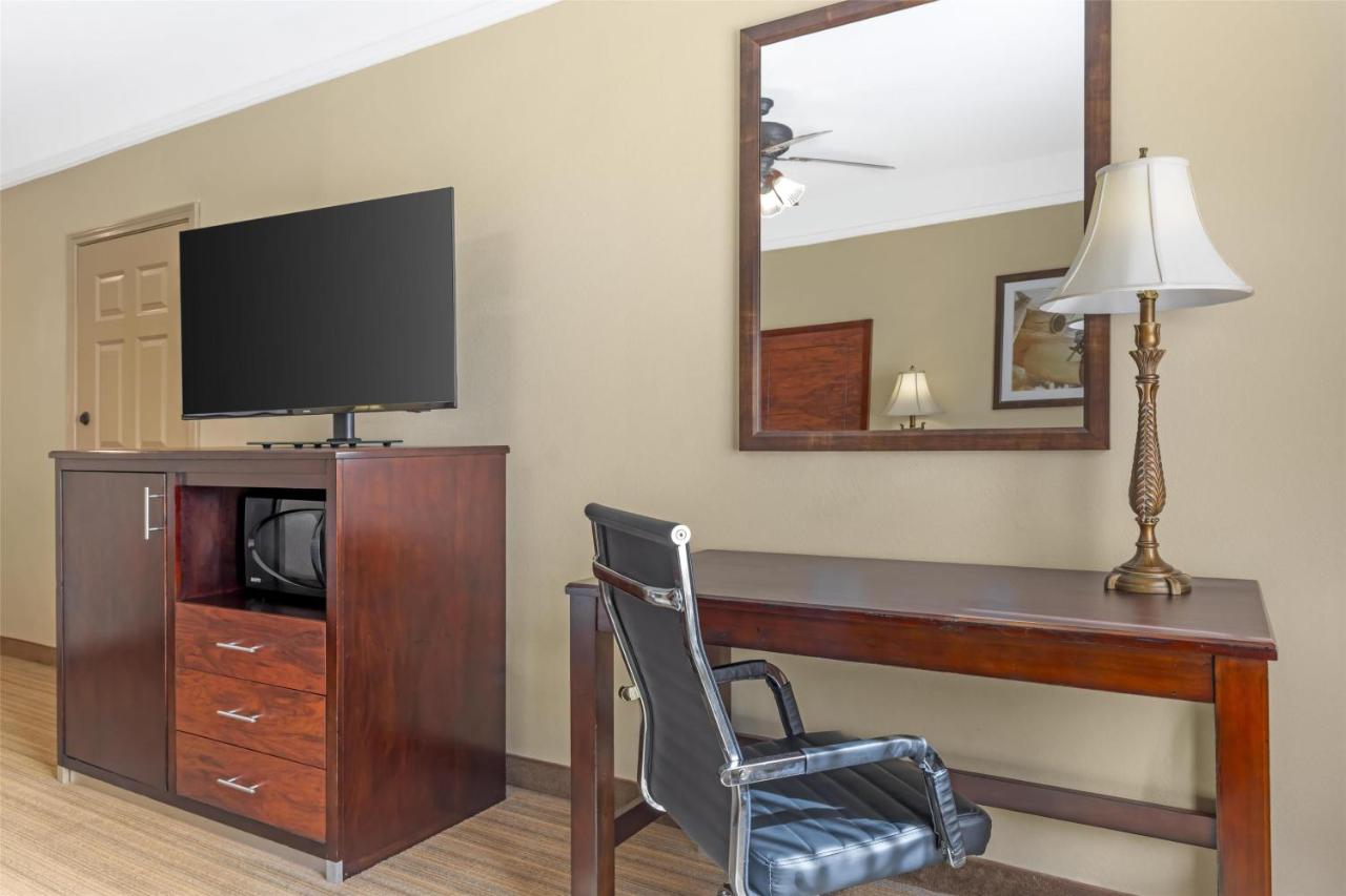 King Room - Disability Access at Best Western Plus Monica Royale Inn & Suites
