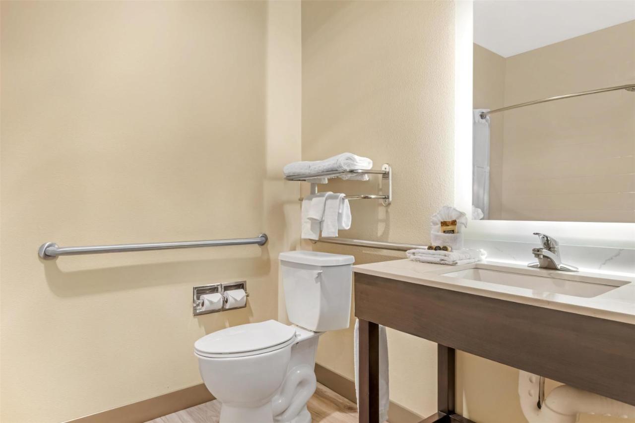 | Best Western Plus Monica Royale Inn & Suites