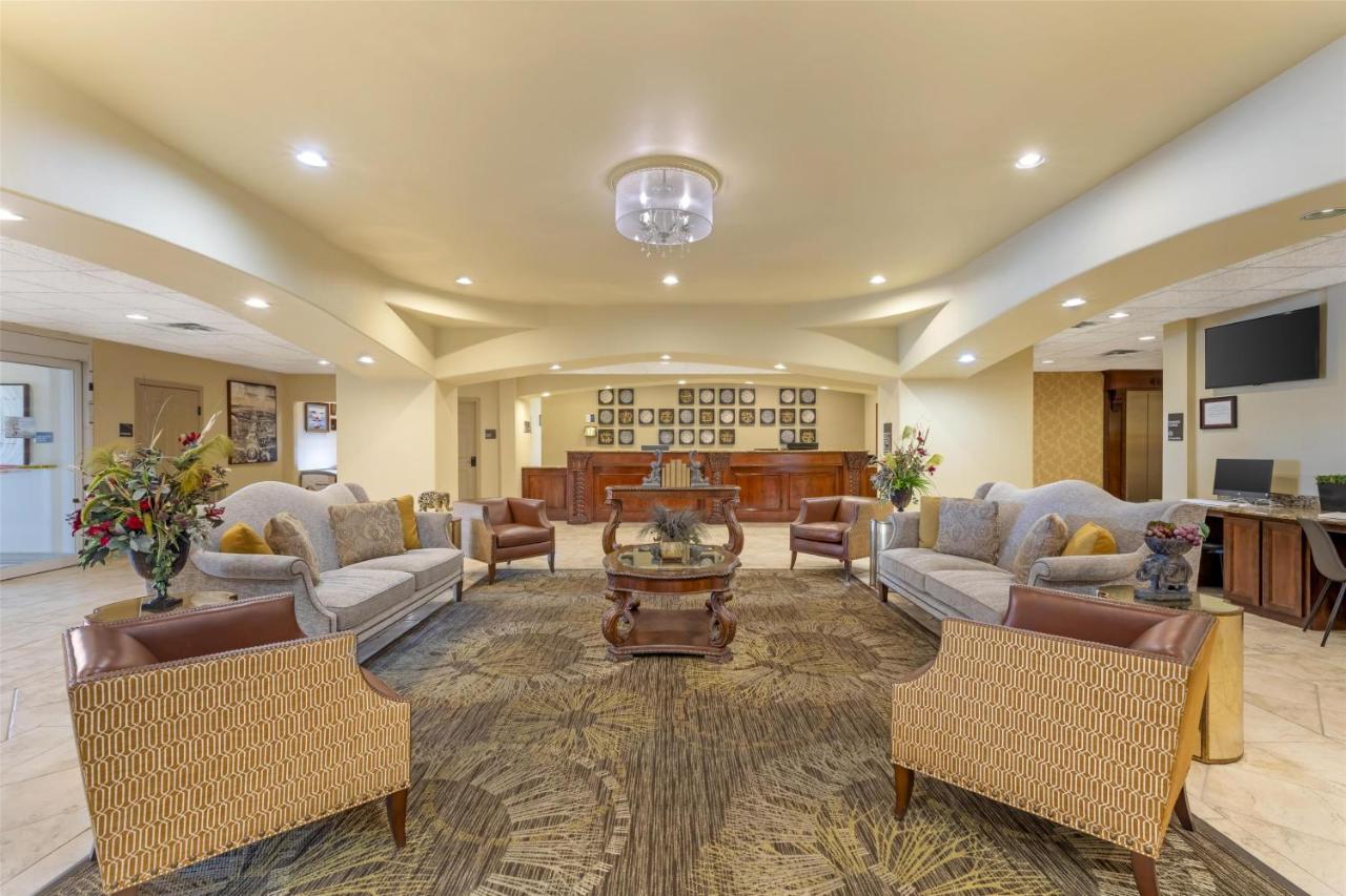 | Best Western Plus Monica Royale Inn & Suites