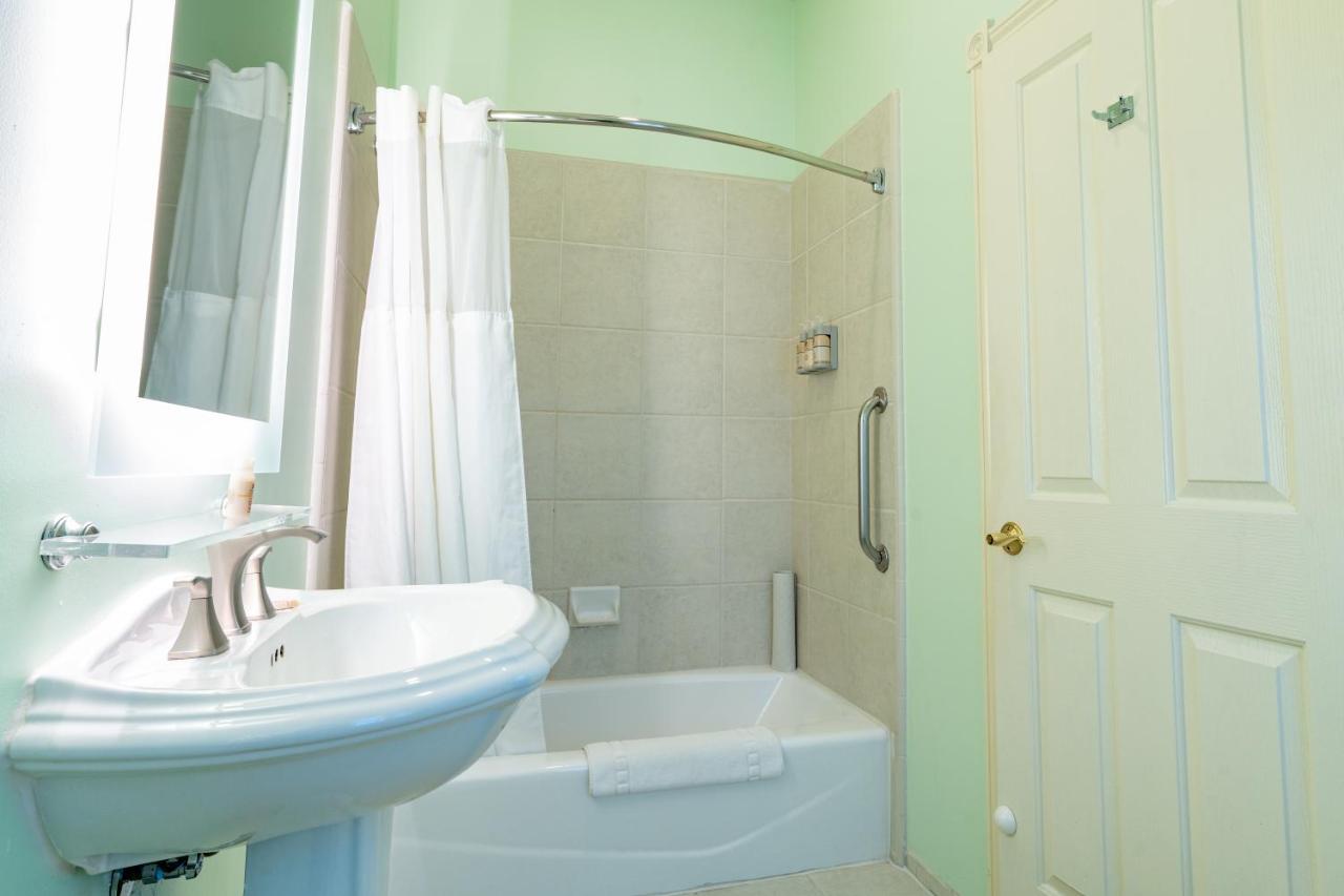Premium King Room at Elm House Inn