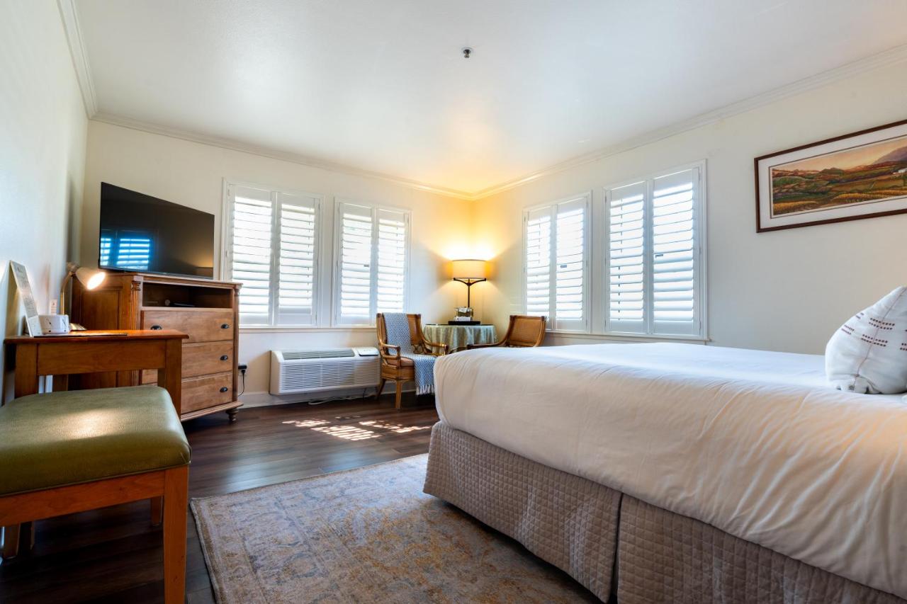 Standard King Room at Elm House Inn