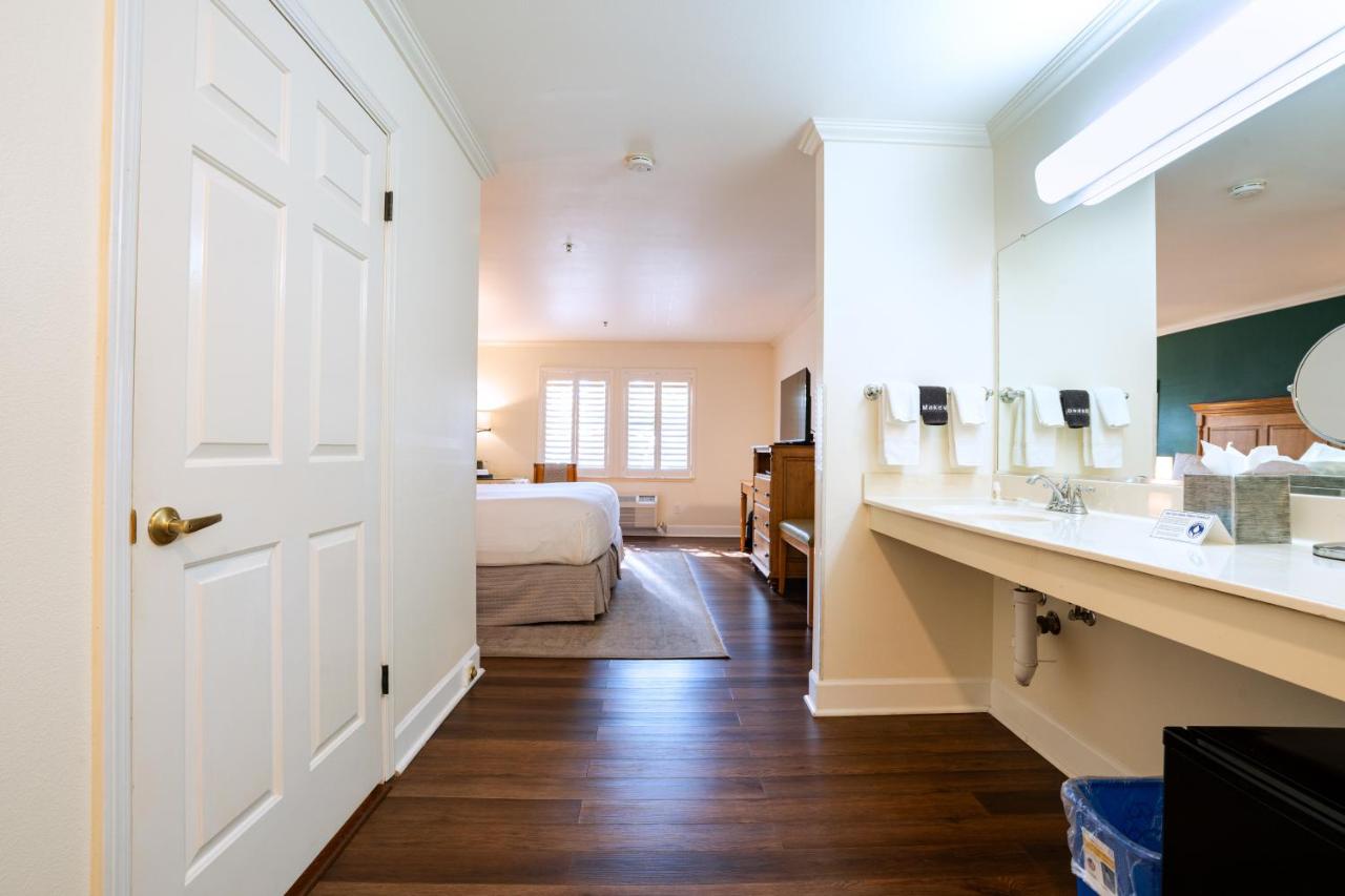 King Room with Roll - In Shower - Disability Access at Elm House Inn