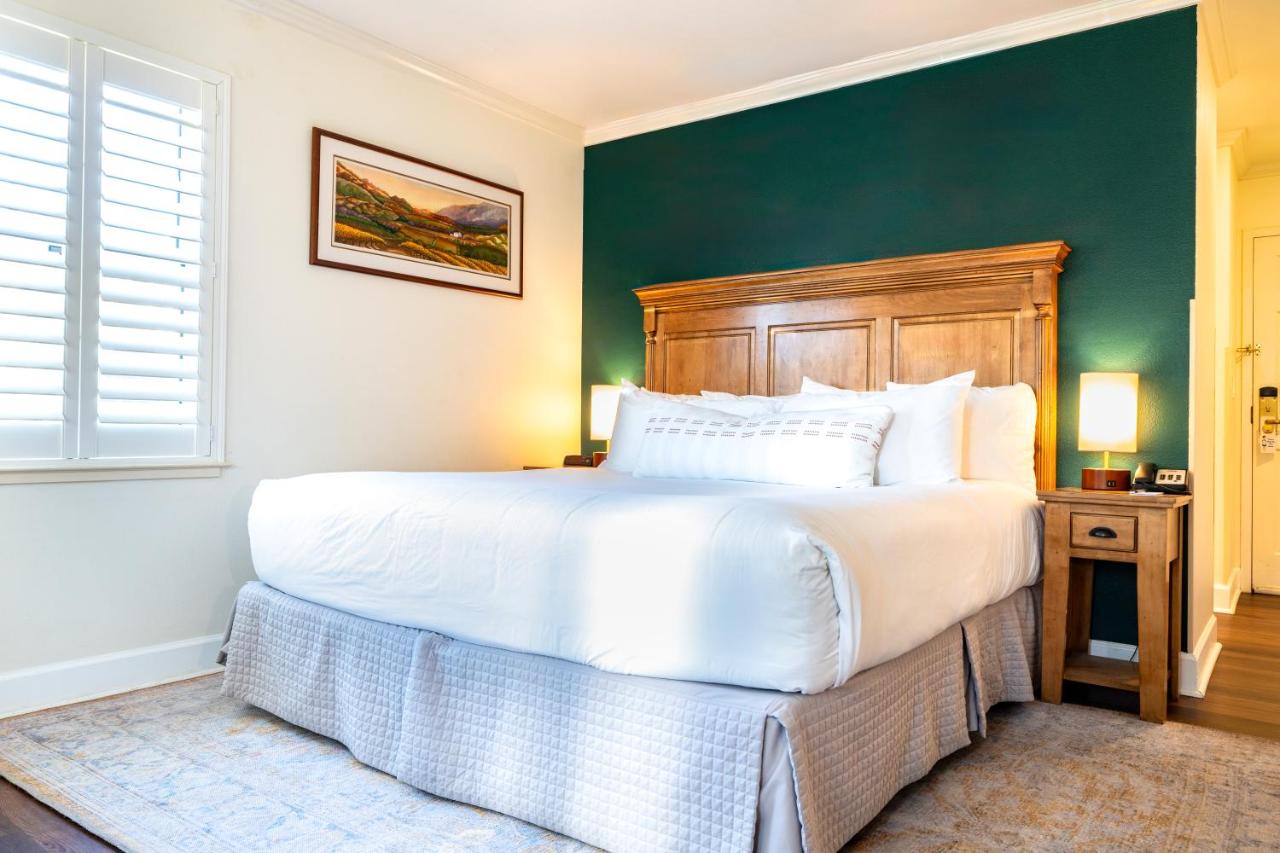 Standard King Room at Elm House Inn