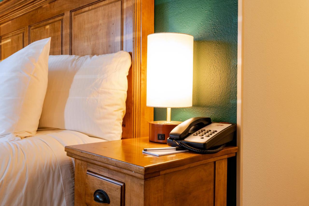 Standard King Room at Elm House Inn