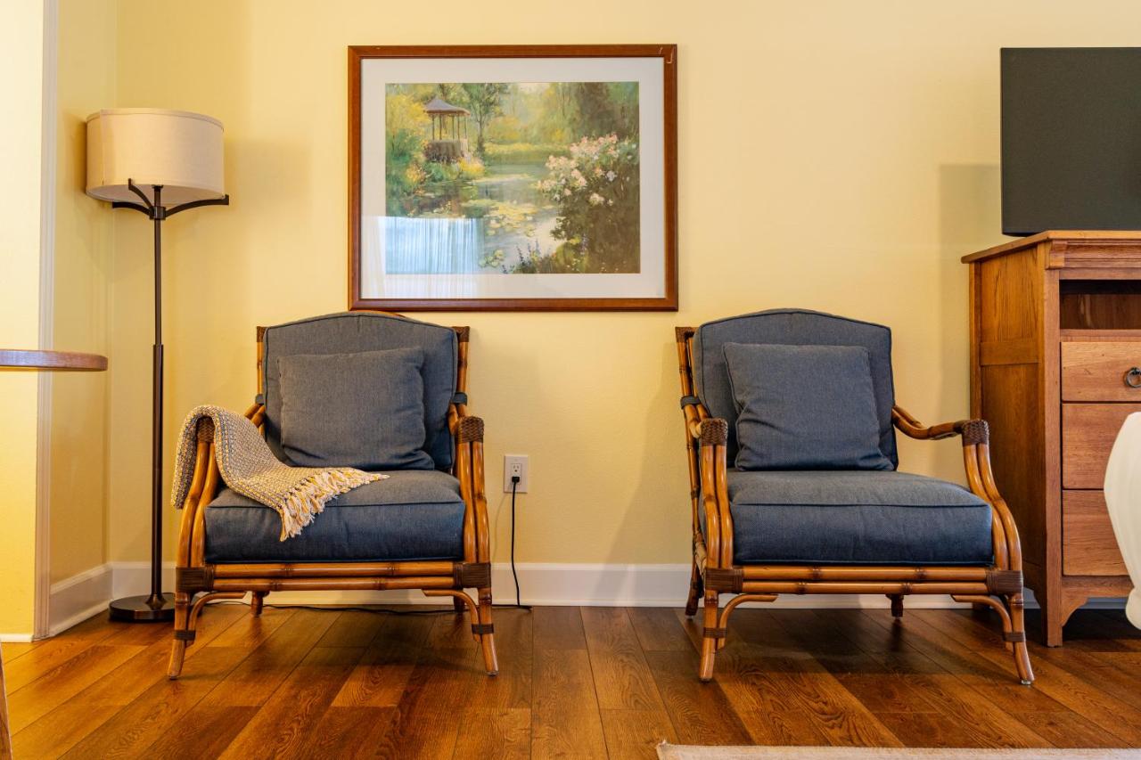 Premium King Room at Elm House Inn