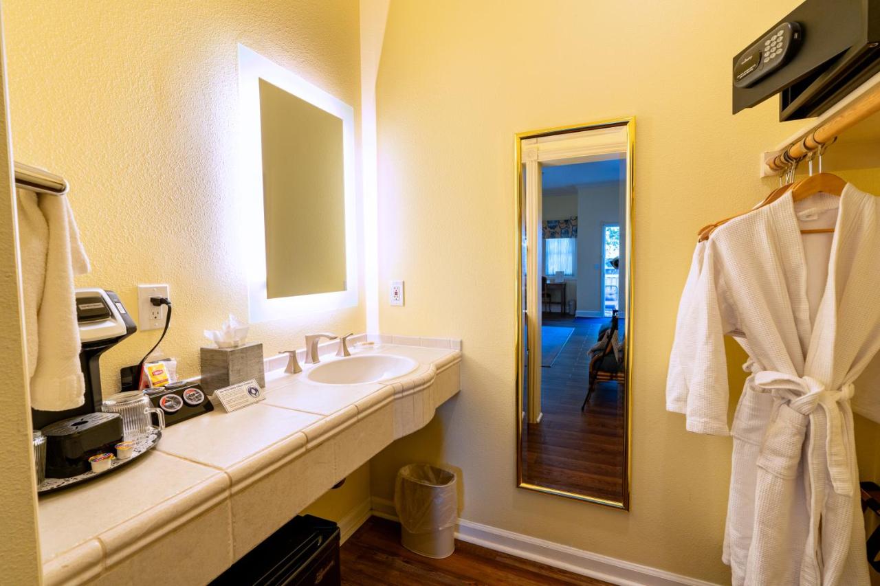 Premium King Room at Elm House Inn