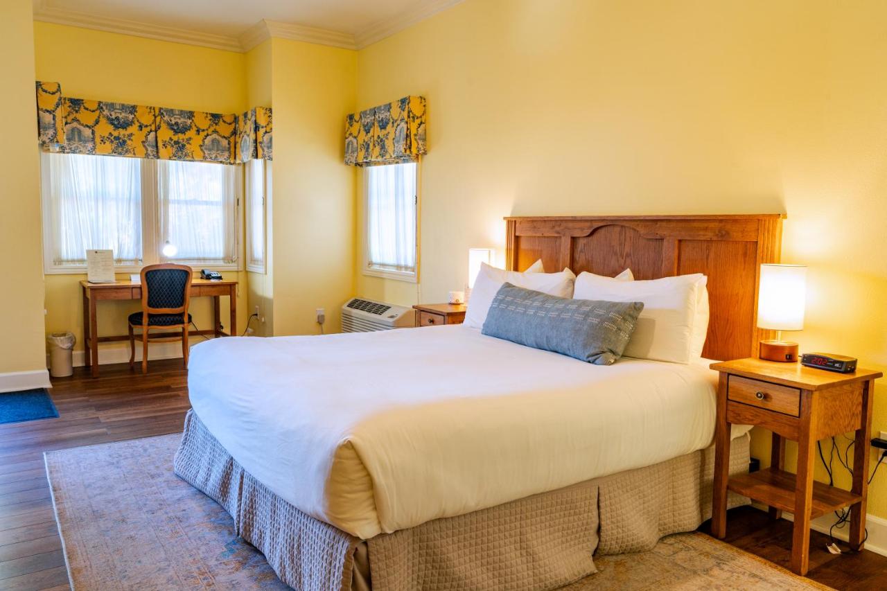 Premium King Room at Elm House Inn