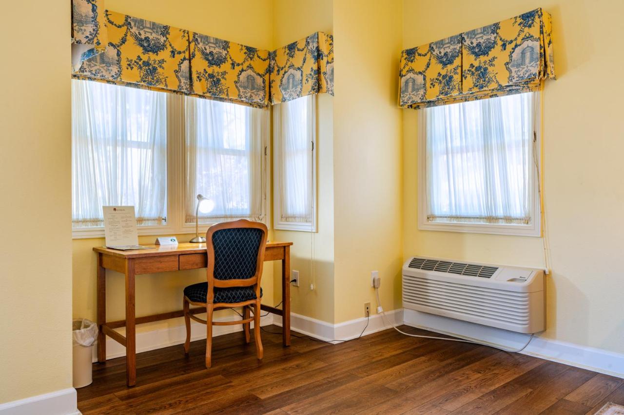 Premium King Room at Elm House Inn