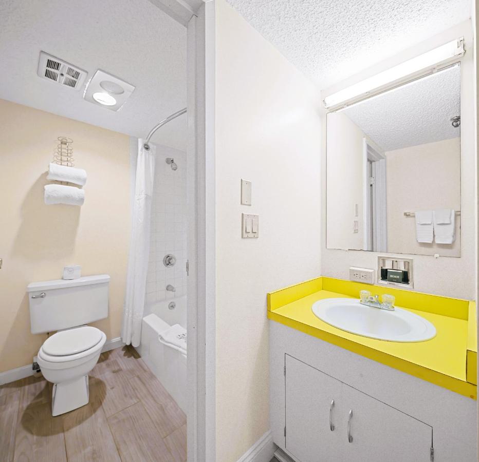 Standard Apartment at Evergreen Valley Inn by Coolvacay