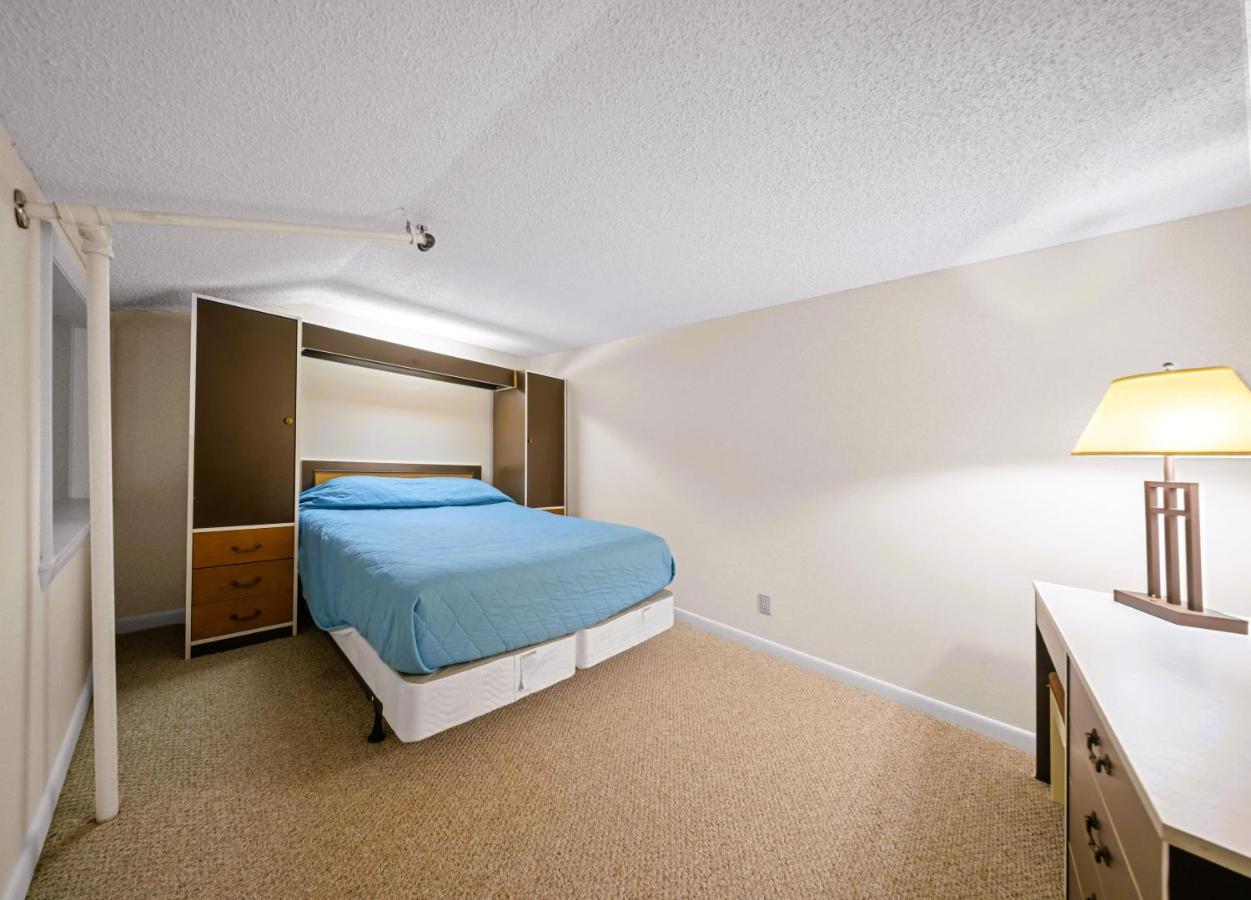 Standard Apartment at Evergreen Valley Inn by Coolvacay