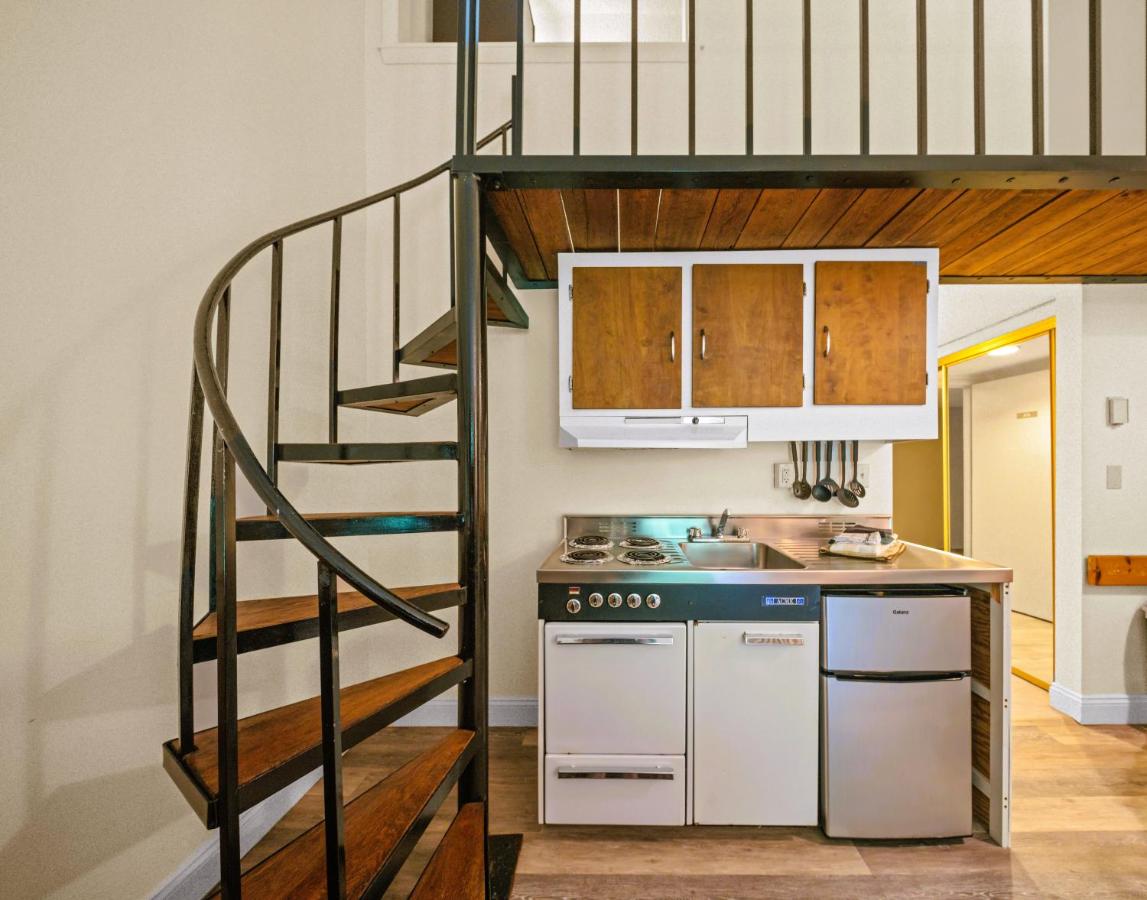 Standard Apartment at Evergreen Valley Inn by Coolvacay