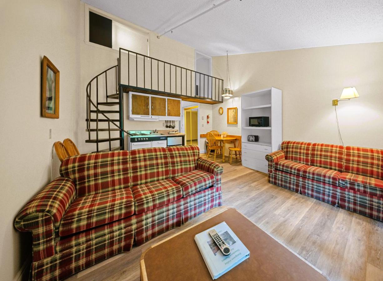 Standard Apartment at Evergreen Valley Inn by Coolvacay