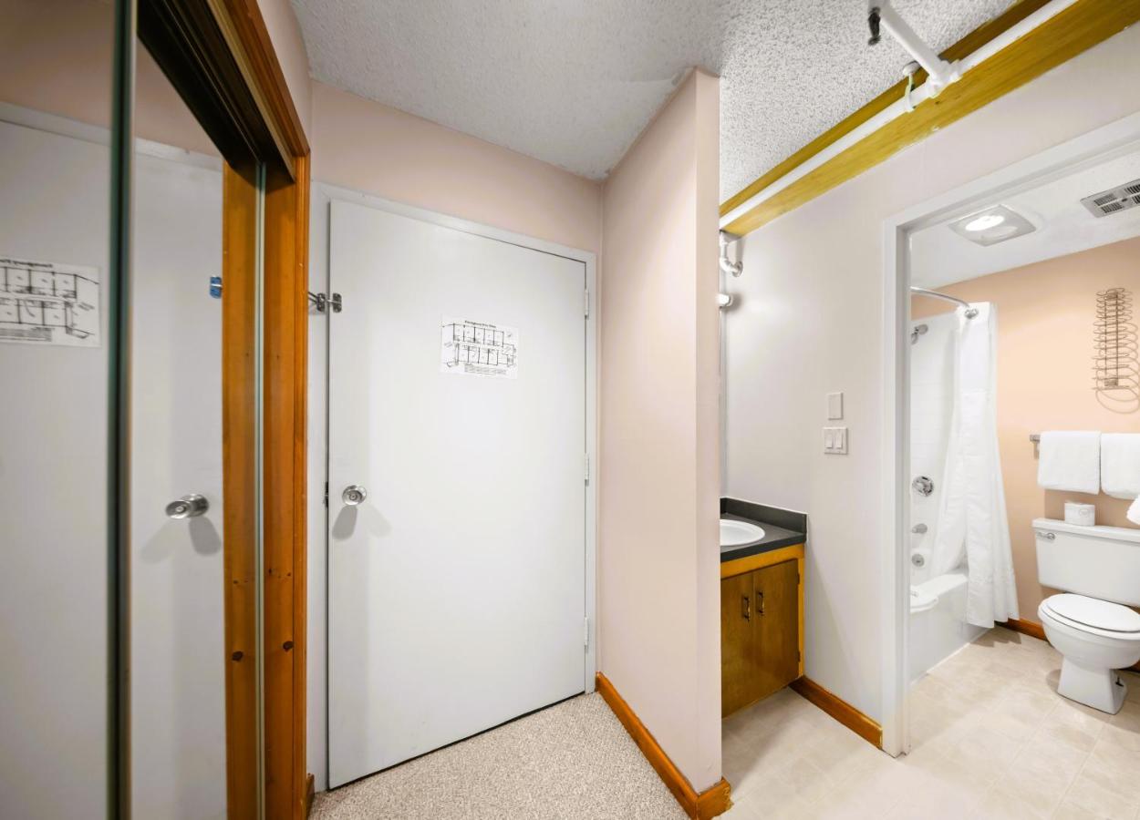 Standard Quadruple Room at Evergreen Valley Inn by Coolvacay