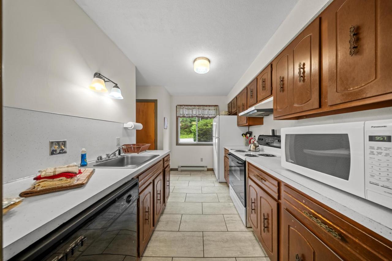 Deluxe Apartment at Evergreen Valley Inn by Coolvacay