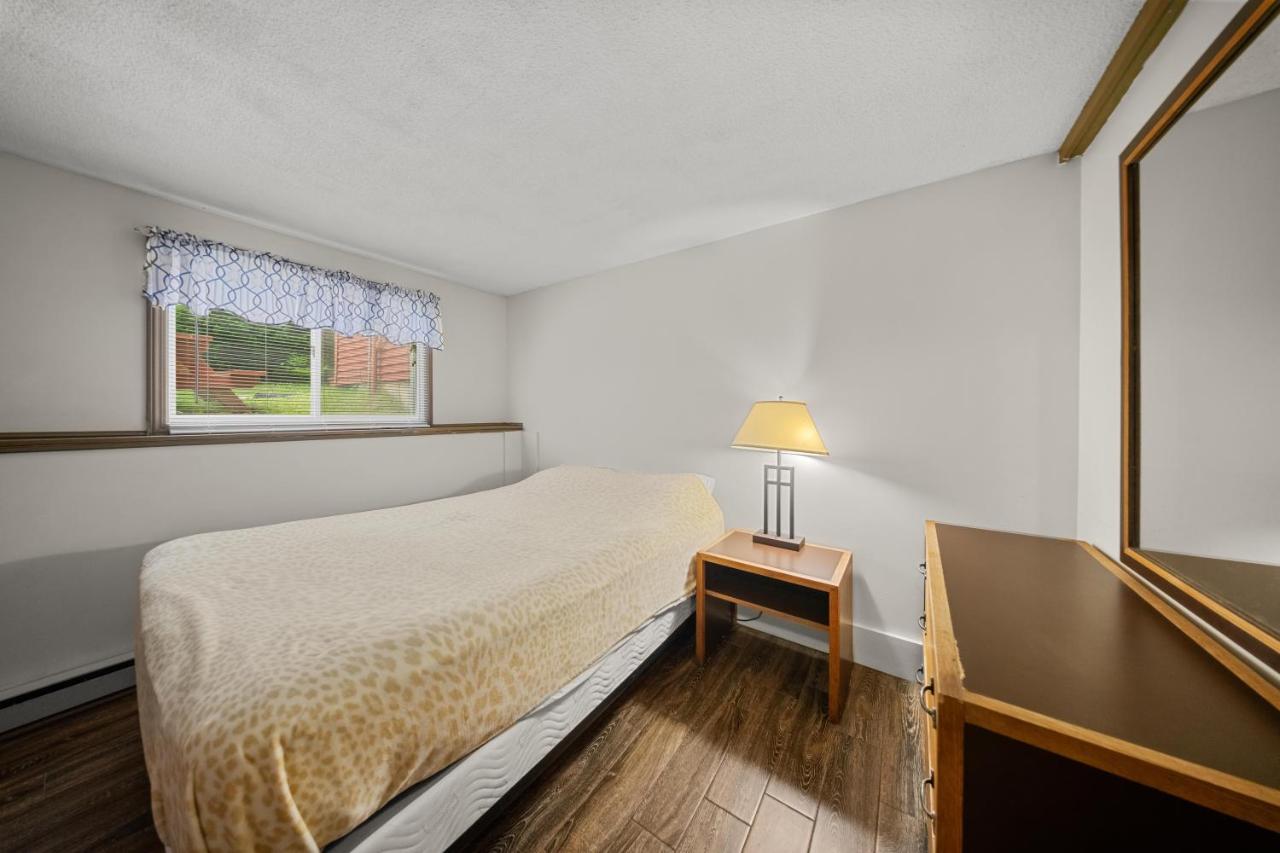 Deluxe Apartment at Evergreen Valley Inn by Coolvacay