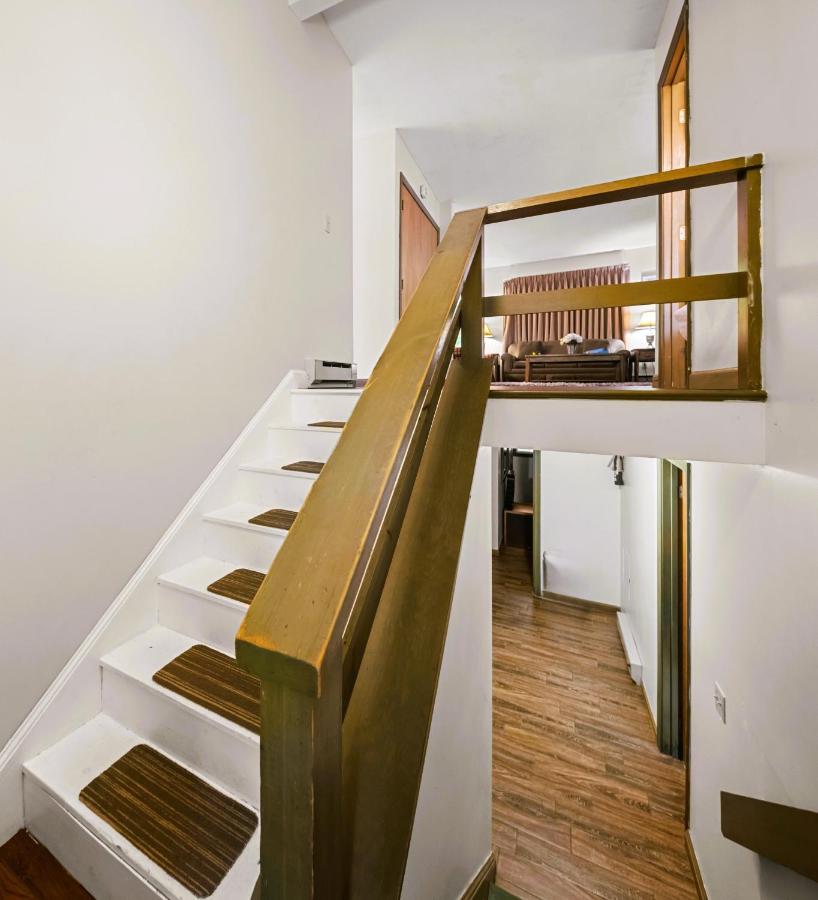 Deluxe Apartment at Evergreen Valley Inn by Coolvacay