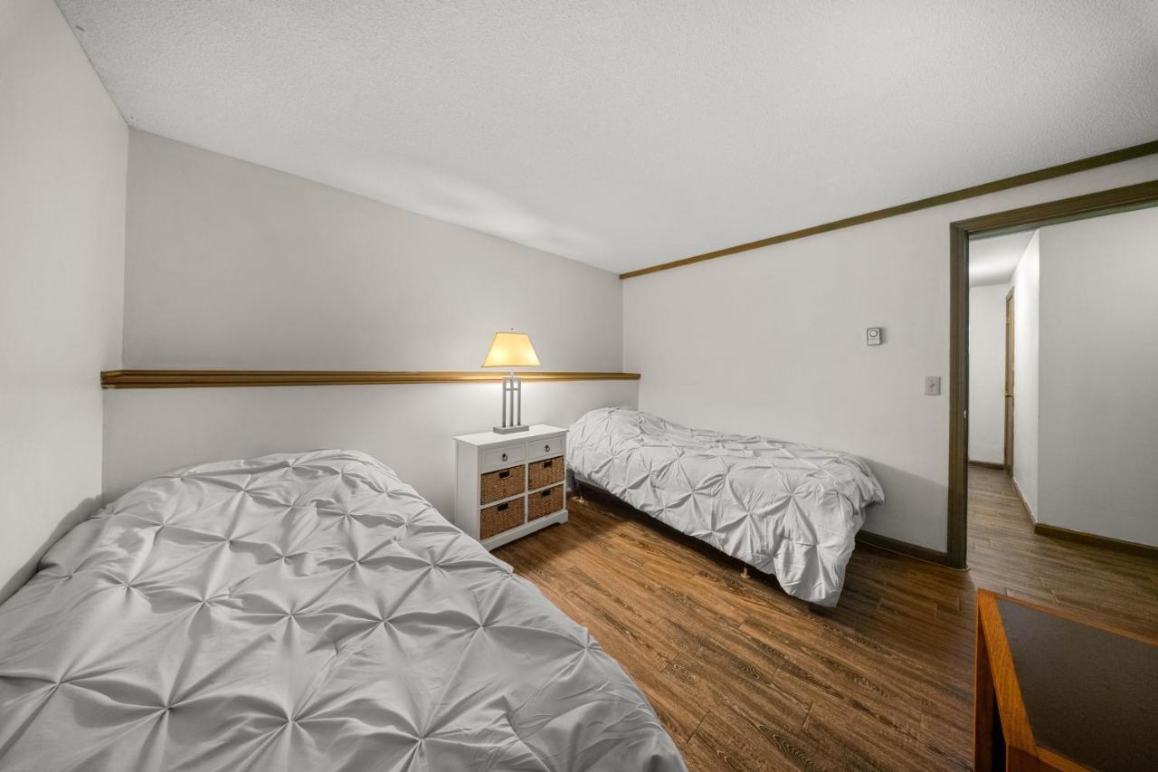 Deluxe Apartment at Evergreen Valley Inn by Coolvacay