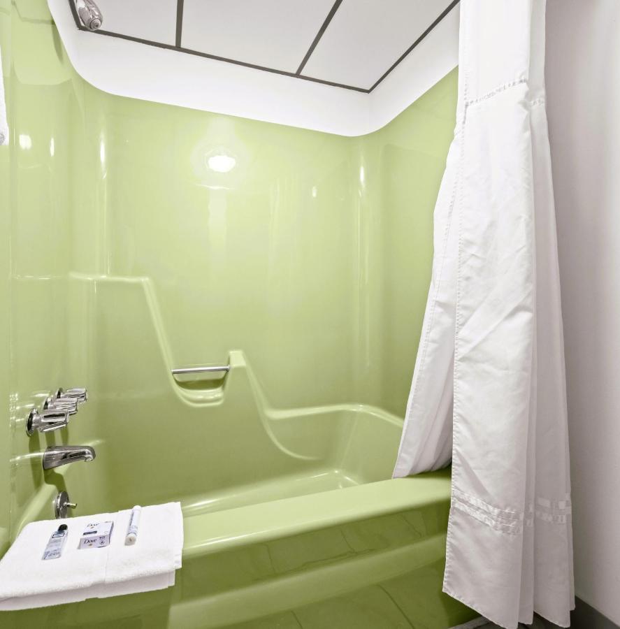 Deluxe Apartment at Evergreen Valley Inn by Coolvacay