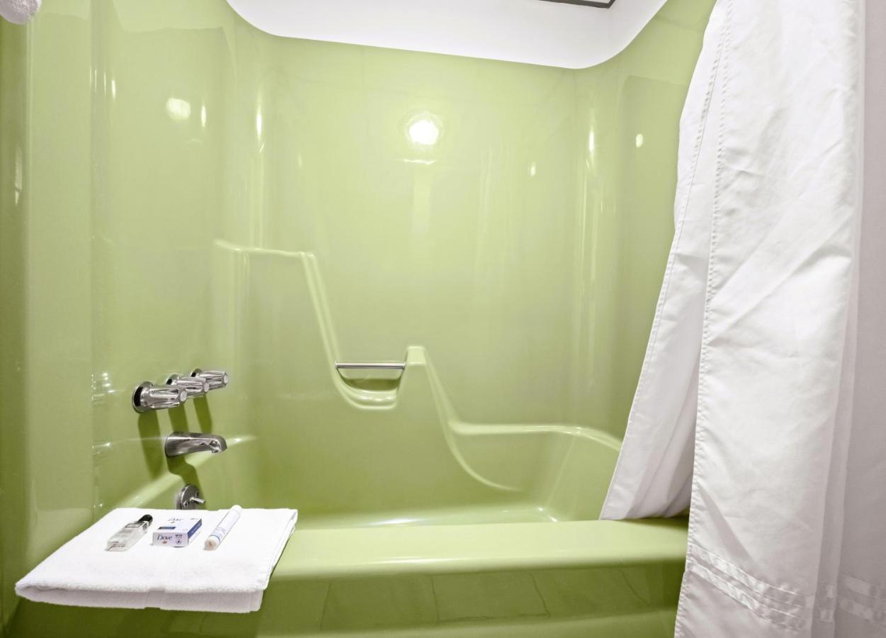 Deluxe Apartment at Evergreen Valley Inn by Coolvacay