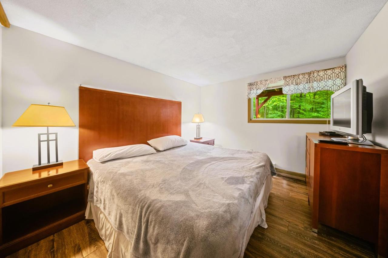 Deluxe Apartment at Evergreen Valley Inn by Coolvacay