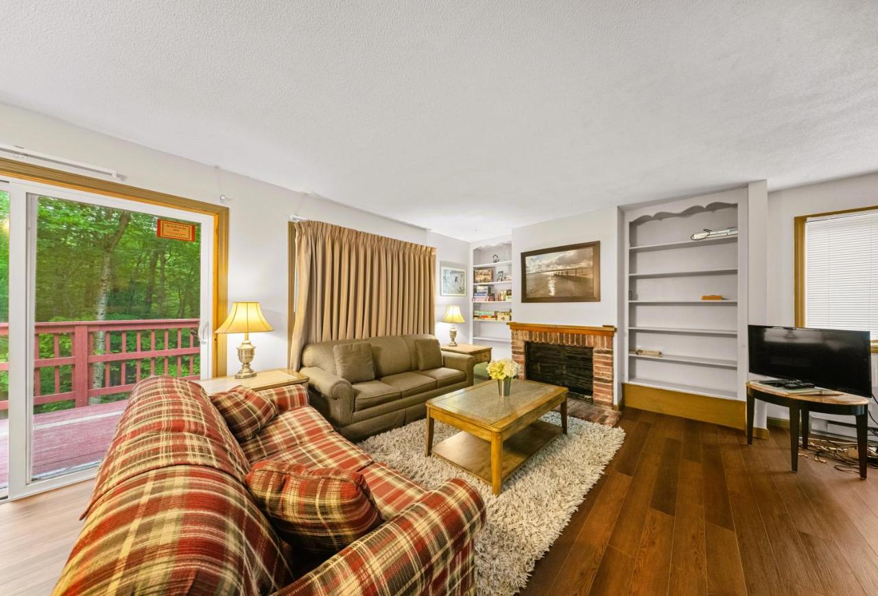 Deluxe Apartment at Evergreen Valley Inn by Coolvacay