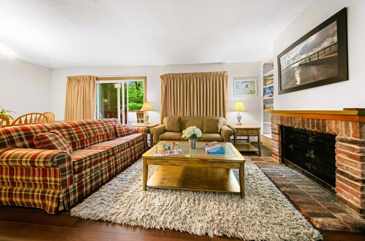 Deluxe Apartment at Evergreen Valley Inn by Coolvacay