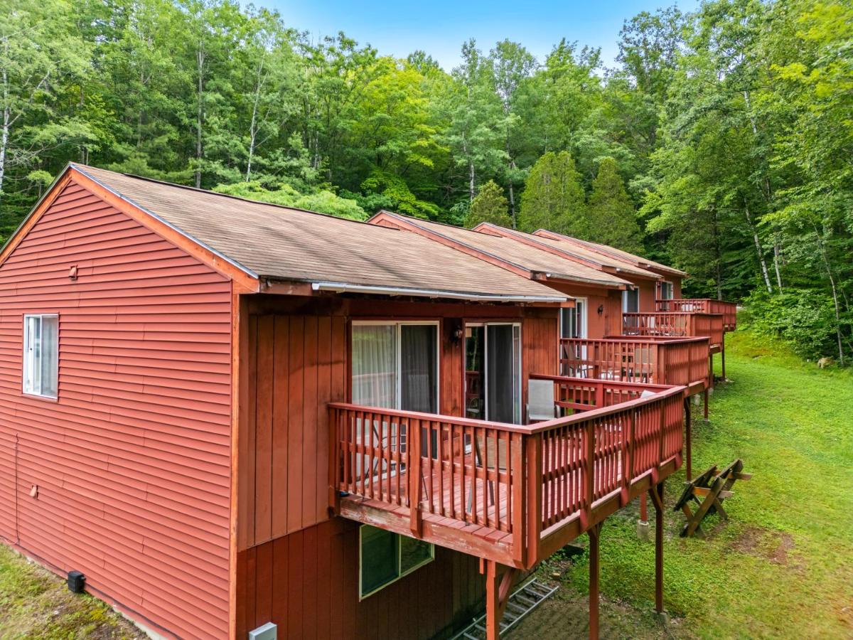 Deluxe Apartment at Evergreen Valley Inn by Coolvacay