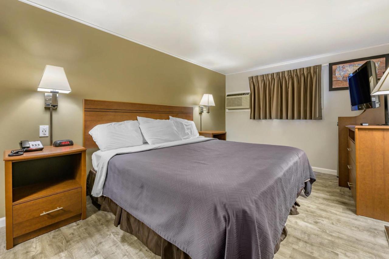 | Econo Lodge Bellefonte I-99