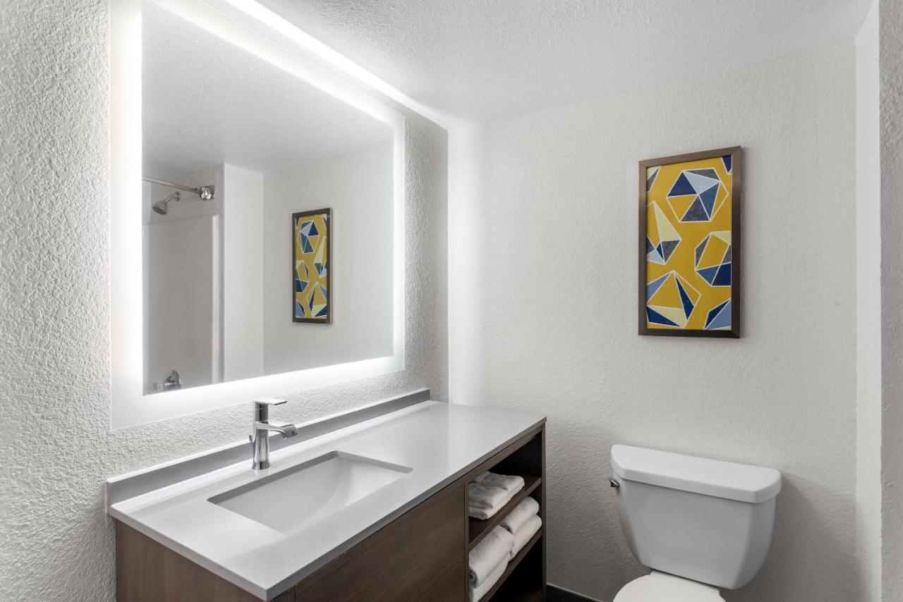 King Suite at Comfort Suites Austin Airport