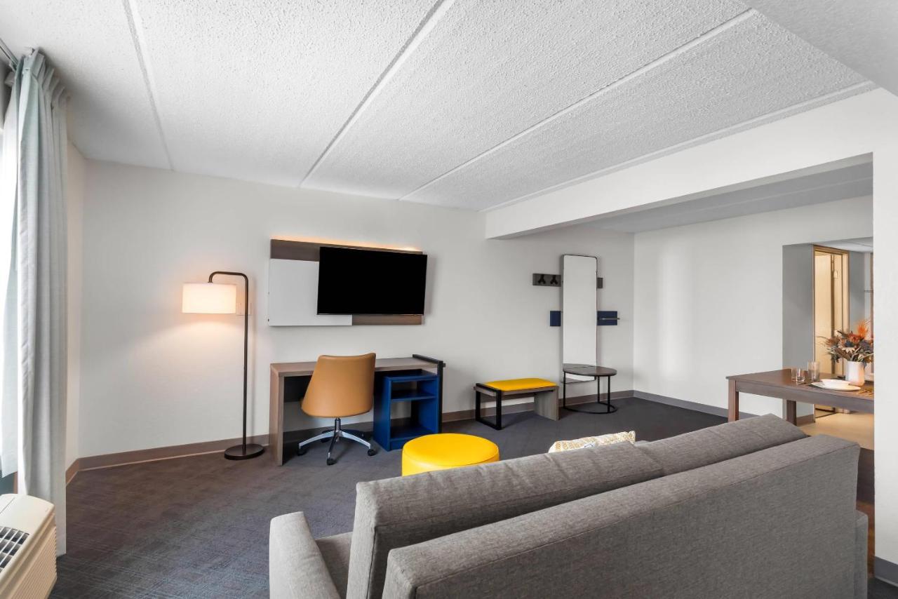 King Suite at Comfort Suites Austin Airport
