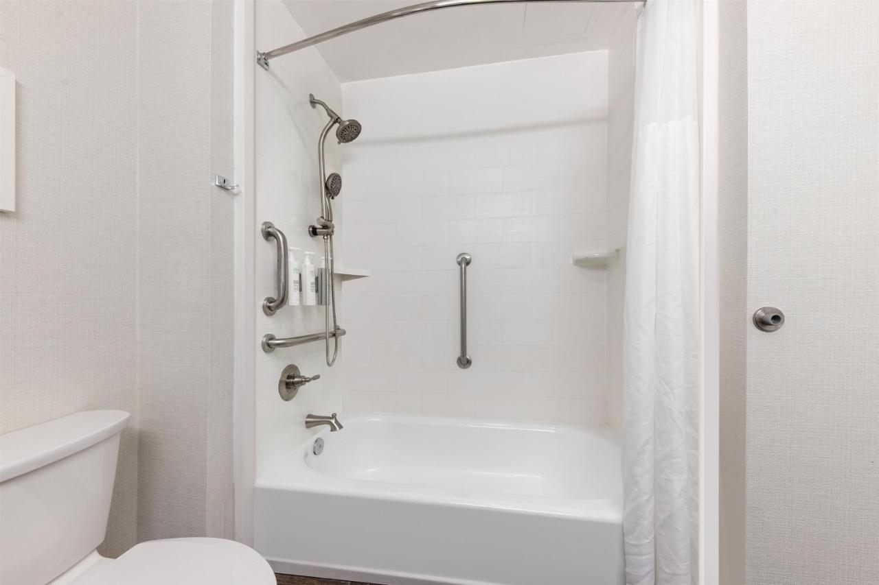 King Room with Accesible Bath Tub - Non-Smoking at Hampton Inn Phoenix-Midtown-Downtown Area