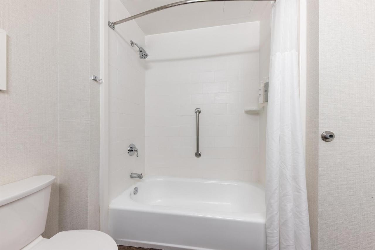 Queen Room - Non-Smoking at Hampton Inn Phoenix-Midtown-Downtown Area
