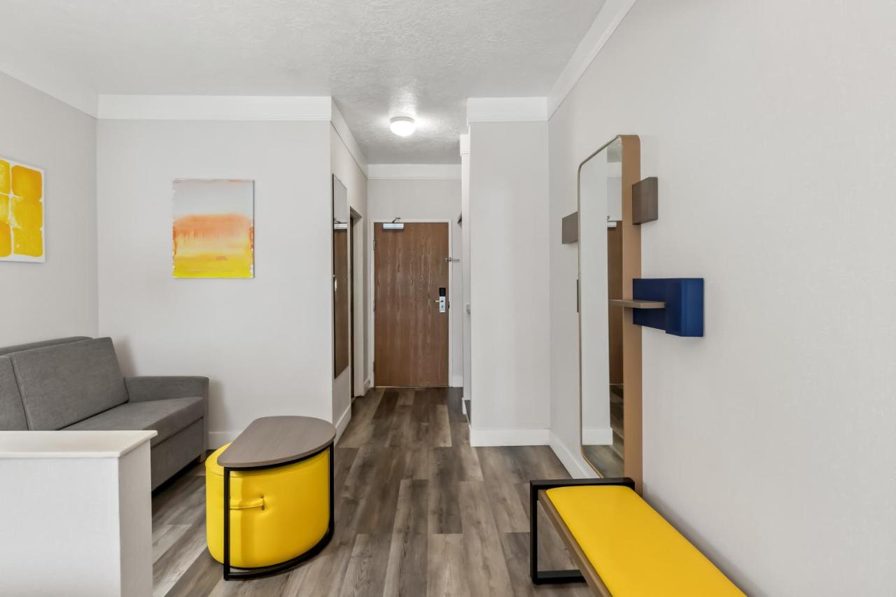 King Suite - Non-Smoking at Comfort Suites Clackamas