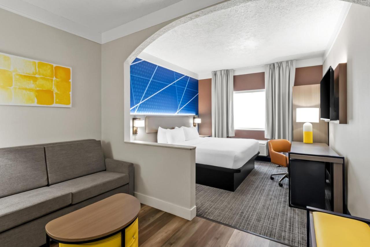 | Comfort Suites Clackamas