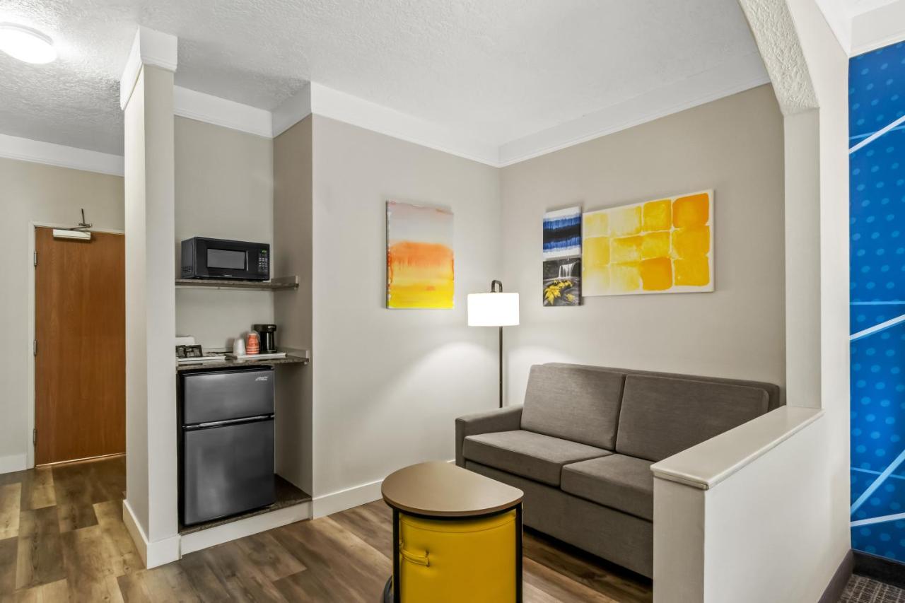 King Suite - Non-Smoking at Comfort Suites Clackamas