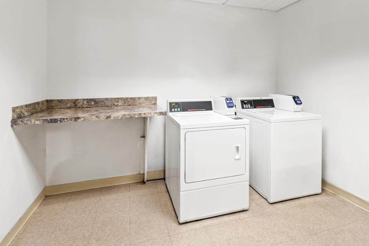 | Comfort Suites Clackamas