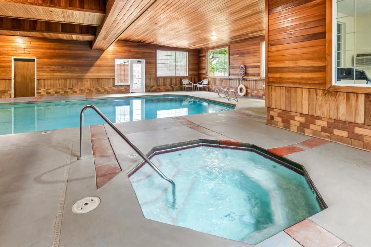 | Comfort Suites Clackamas
