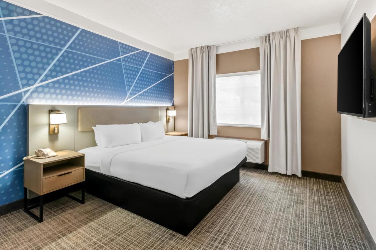 | Comfort Suites Clackamas