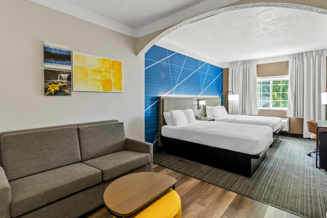 | Comfort Suites Clackamas