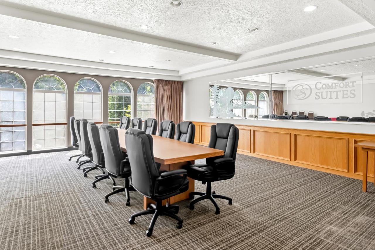| Comfort Suites Clackamas