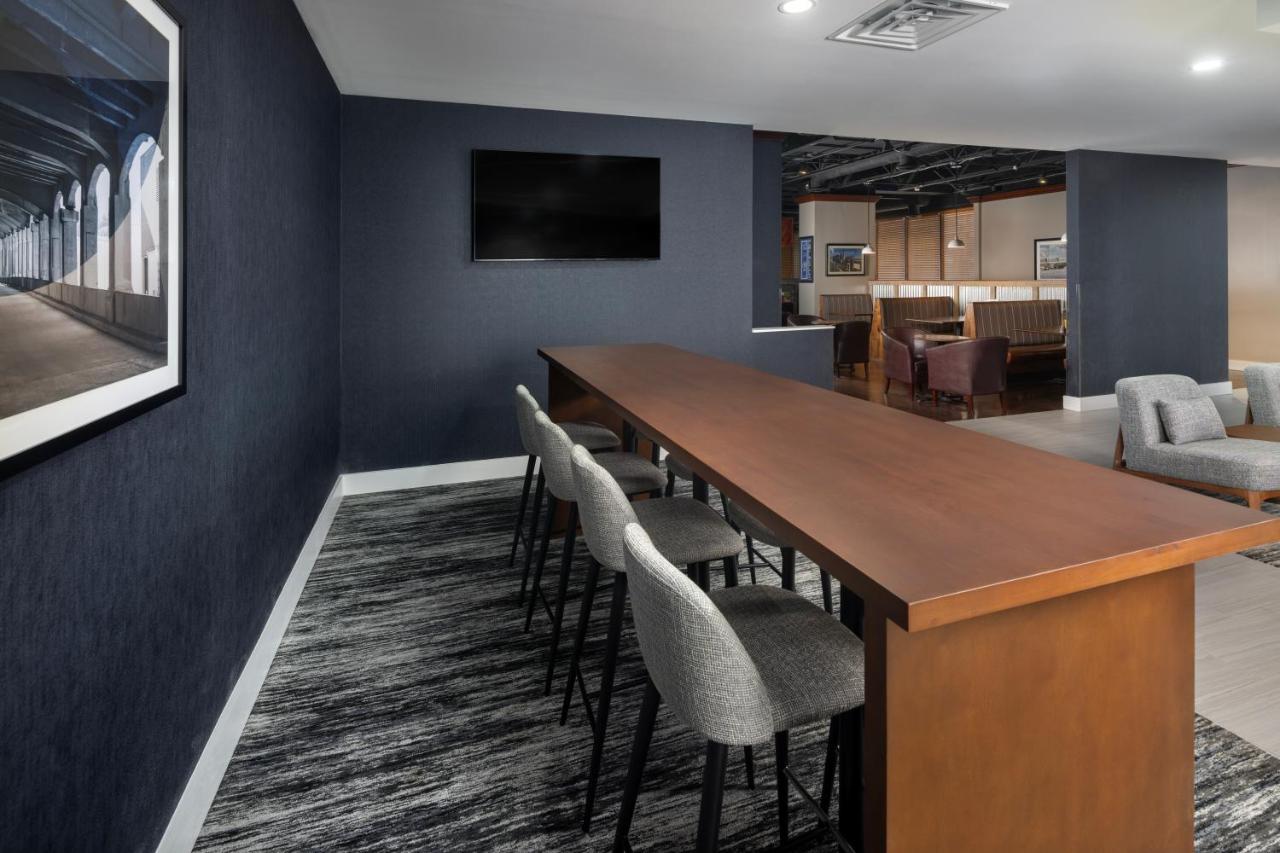 | Four Points by Sheraton Kansas City Airport