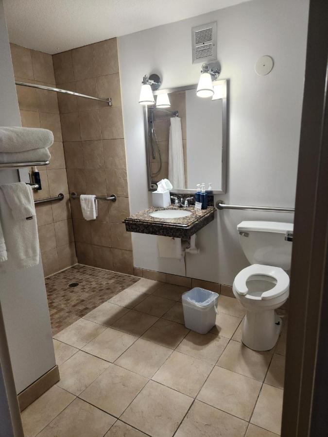  | Four Points by Sheraton Kansas City Airport