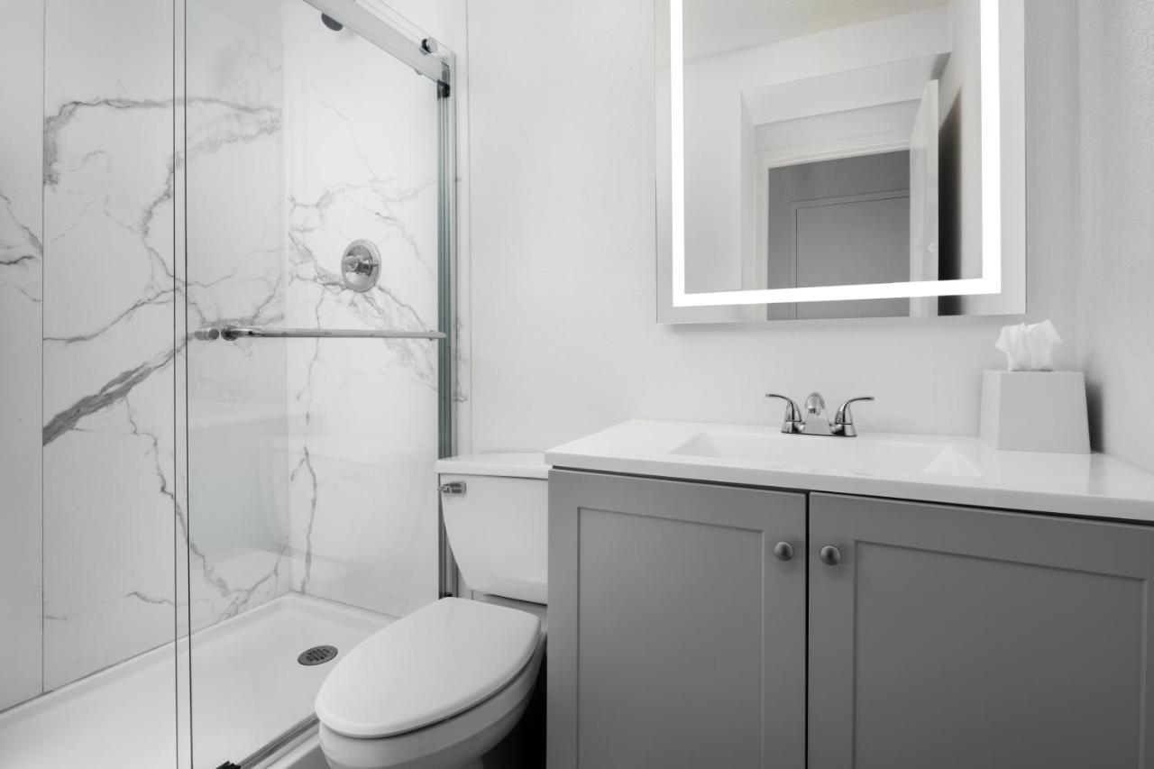 | Four Points by Sheraton Kansas City Airport