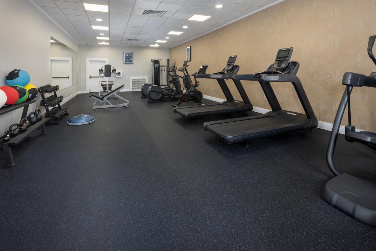 | Four Points by Sheraton Kansas City Airport