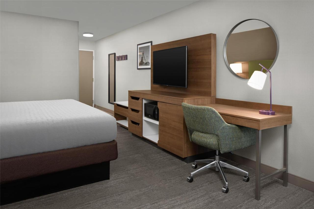 King Study with Sofa Bed - Non-Smoking at Hampton Inn Butte