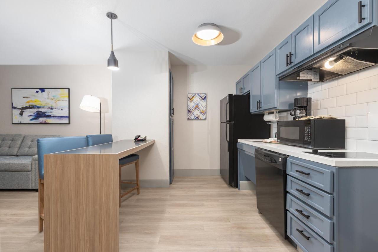 | Candlewood Suites Houston (The Woodlands), an IHG Hotel