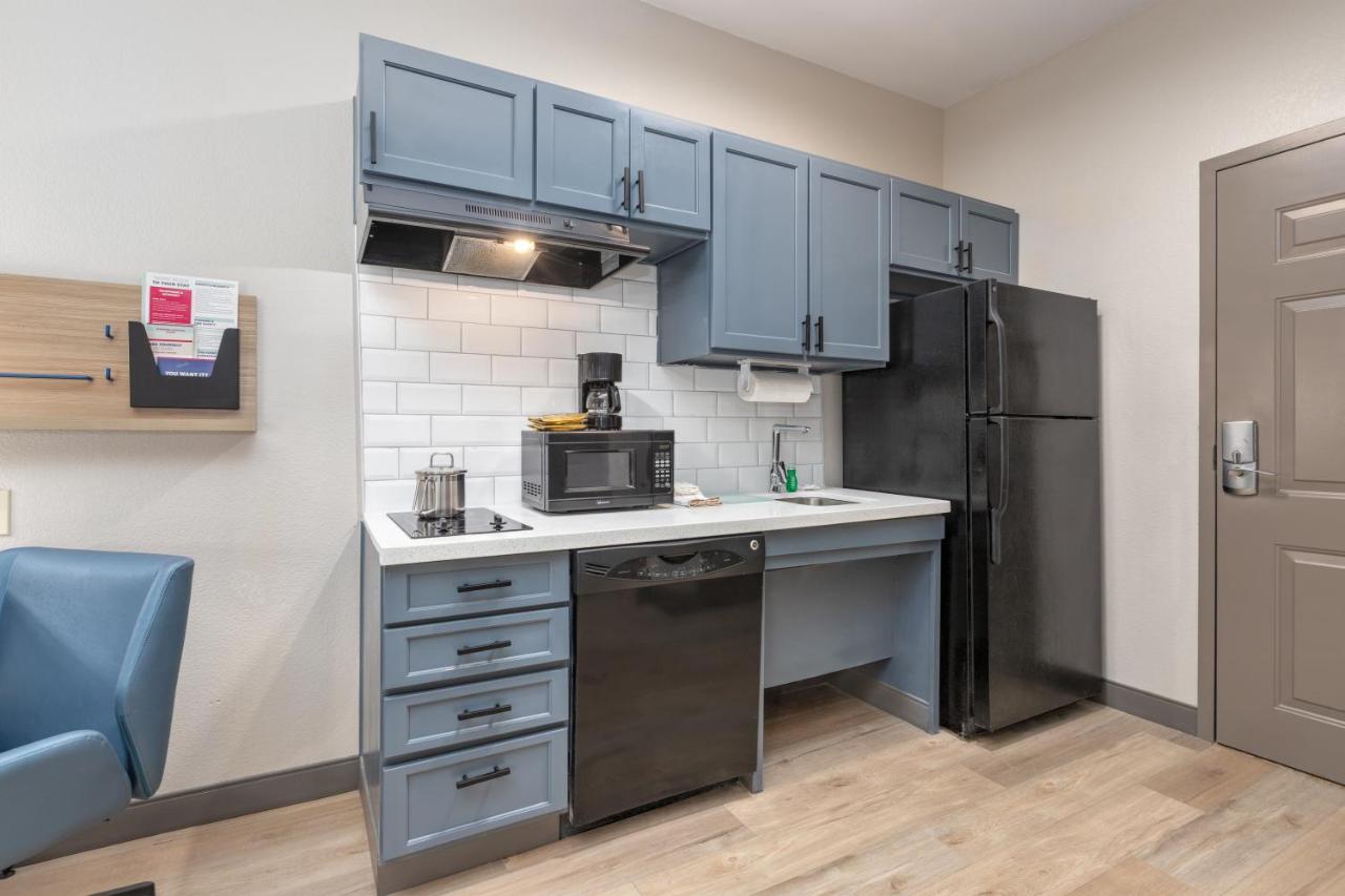 | Candlewood Suites Houston (The Woodlands), an IHG Hotel